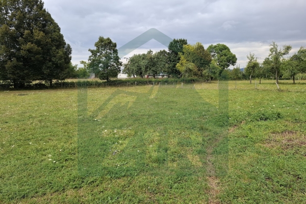 Građevinsko zemljište sa gosp. zgradom u Ličkom Ribniku, 1600 m²