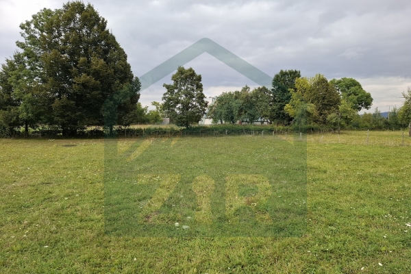 Građevinsko zemljište sa gosp. zgradom u Ličkom Ribniku, 1600 m²