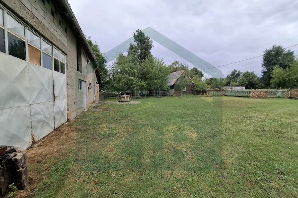 Građevinsko zemljište sa gosp. zgradom u Ličkom Ribniku, 1600 m²