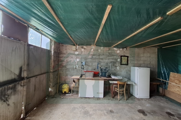 Građevinsko zemljište sa gosp. zgradom u Ličkom Ribniku, 1600 m²