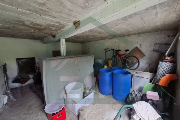Građevinsko zemljište sa gosp. zgradom u Ličkom Ribniku, 1600 m²