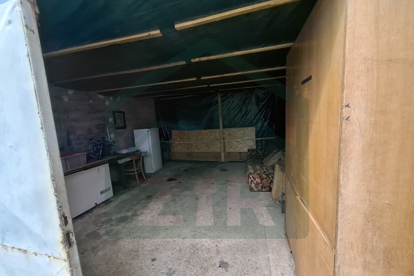 Građevinsko zemljište sa gosp. zgradom u Ličkom Ribniku, 1600 m²