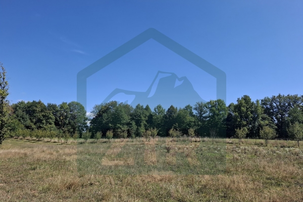 Zemljište uz rijeku, Gospić, 5000 m²
