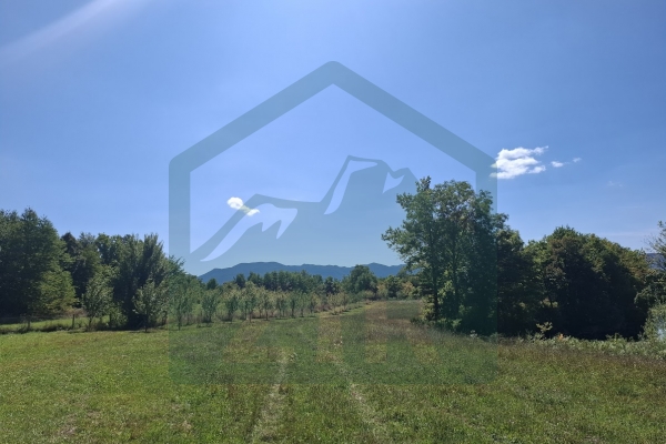 Zemljište uz rijeku, Gospić, 5000 m²