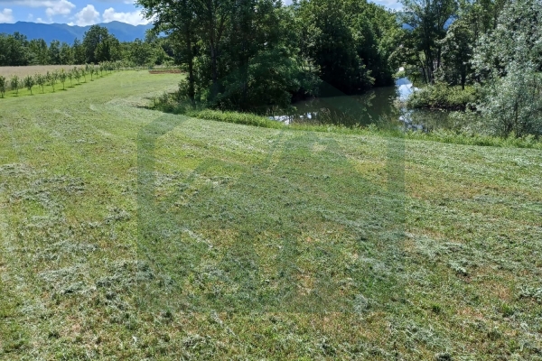 Zemljište uz rijeku, Gospić, 5000 m²