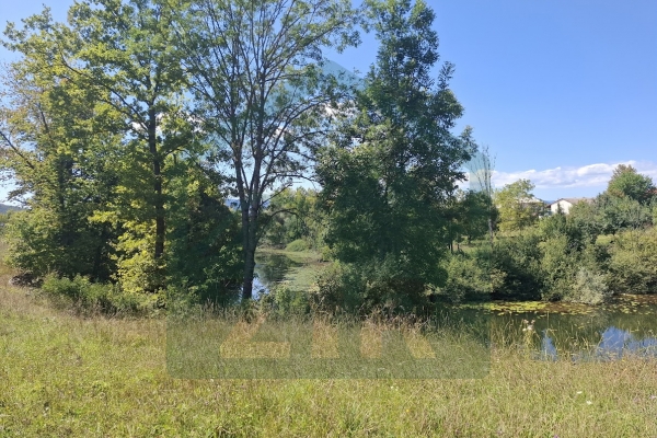 Zemljište uz rijeku, Gospić, 5000 m²