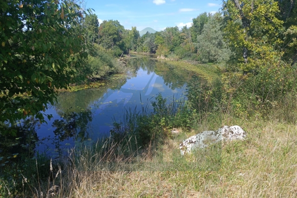 Zemljište uz rijeku, Gospić, 5000 m²