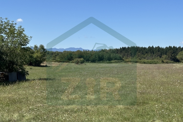 Građevinsko i poljoprivredno zemljište u Gospiću, 9500 m²