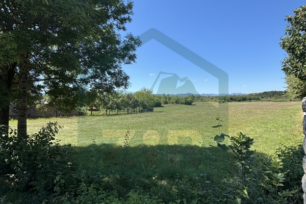 Građevinsko i poljoprivredno zemljište u Gospiću, 9500 m²