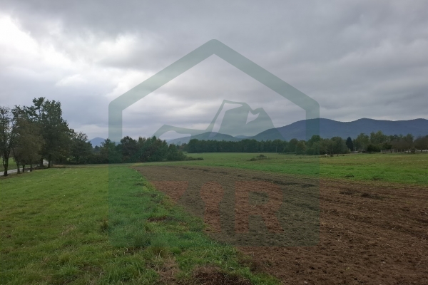 Građevinsko i poljoprivredno zemljište pov. 8000 m², Gornje Pazarište!