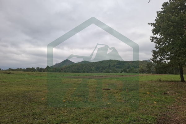 Građevinsko i poljoprivredno zemljište pov. 8000 m², Gornje Pazarište!