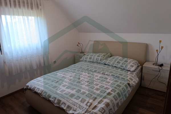 Kuća u Gornjim Pazarištima sa manjom kućom i dvorištem!