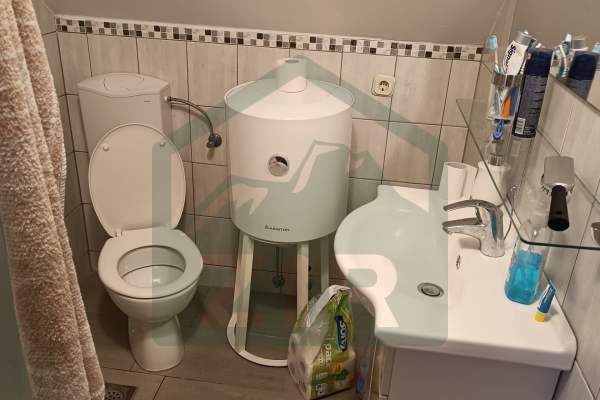 Kuća u Gornjim Pazarištima sa manjom kućom i dvorištem!