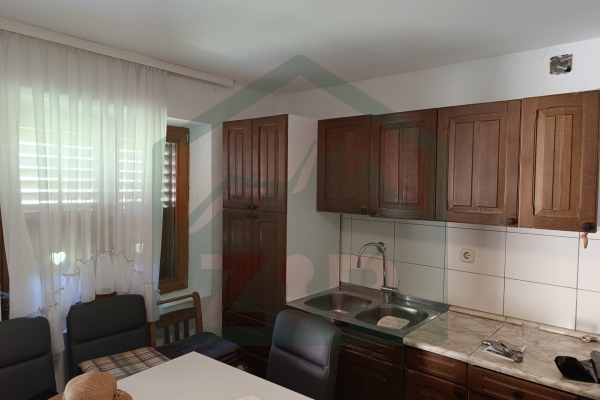 Kuća u Gornjim Pazarištima sa manjom kućom i dvorištem!
