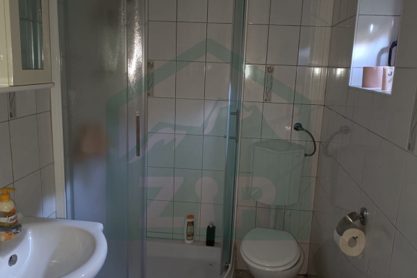 Kuća u Gornjim Pazarištima sa manjom kućom i dvorištem!