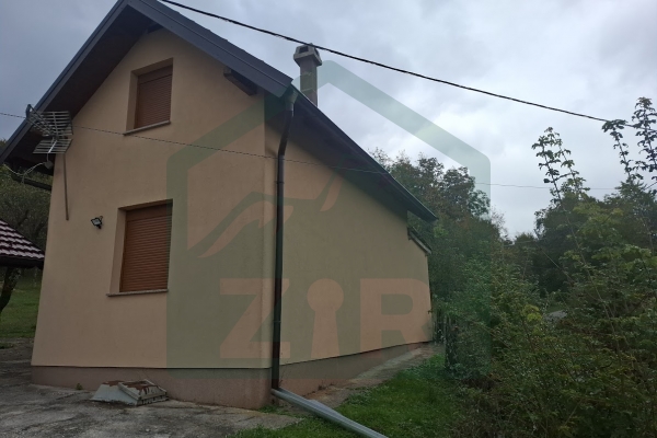 Kuća u Gornjim Pazarištima sa manjom kućom i dvorištem!