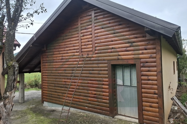 Kuća u Gornjim Pazarištima sa manjom kućom i dvorištem!