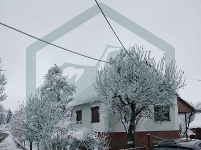 Kuća, tri pomoćna objekta, voćnjak i zemljište u Lici, Gospić cijena