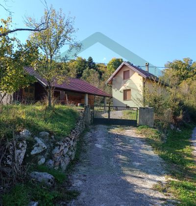 House in Gornje Pazarište with a Smaller House and Yard! cijena