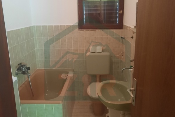 Brušane, kuća za prodaju u podnožju Velebita!