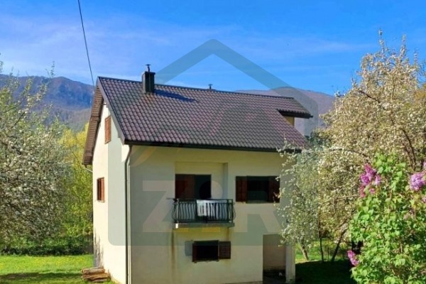 Brušane, kuća za prodaju u podnožju Velebita!