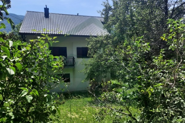 Brušane, kuća za prodaju u podnožju Velebita!