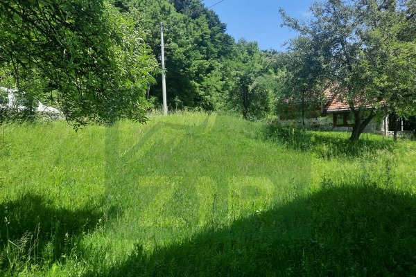 Brušane, kuća za prodaju u podnožju Velebita!