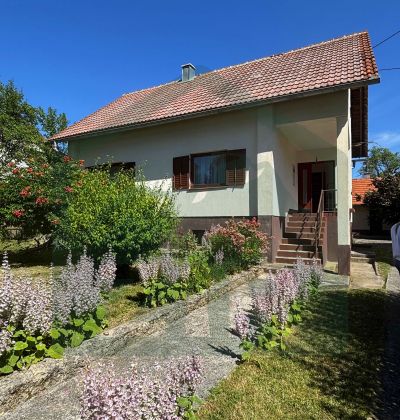 House with a yard and outbuildings, Lički Osik! cijena